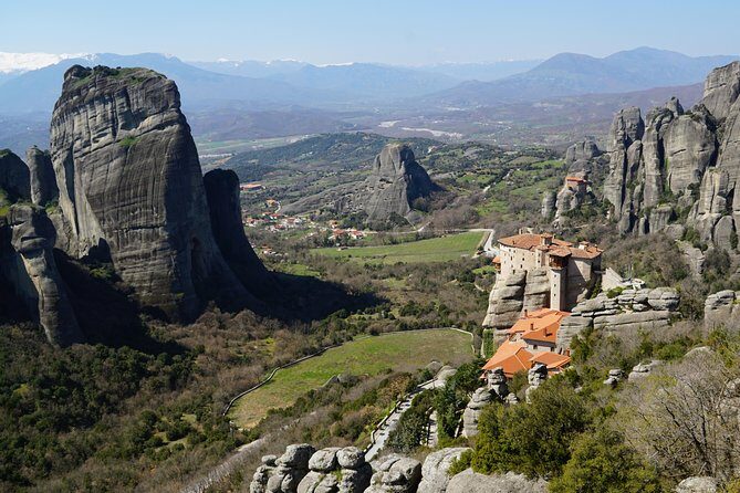 2 Days Private Tour: Delphi & Meteora - Two UNESCO sites, one private route that actually feels doable