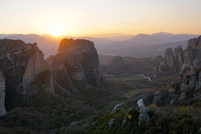 2 Days Private Tour: Delphi & Meteora - Day 2: Meteora monasteries on the rocks, with smart stop choices