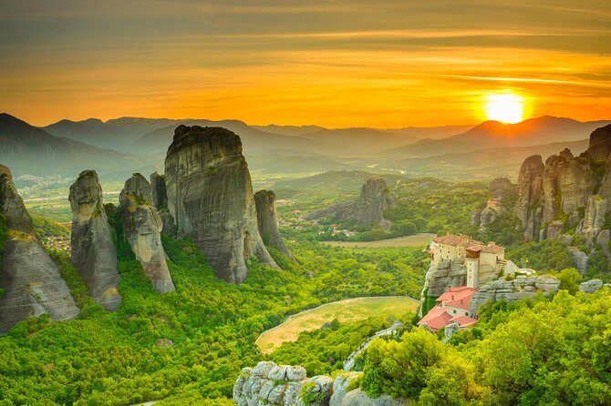 3-Day Trip to Delphi and Meteora from Athens - Day 2 in Delphi: Free Morning, Then the Long Drive to Kalambaka