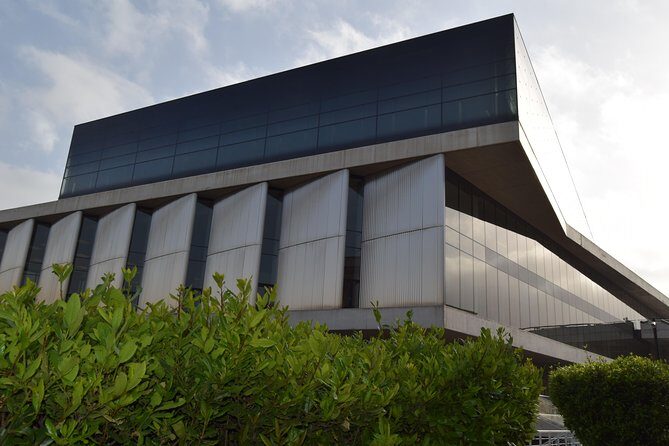 Acropolis & Acropolis Museum Group tour in German or Dutch - Your Dutch (or German) guide: what makes this tour feel different