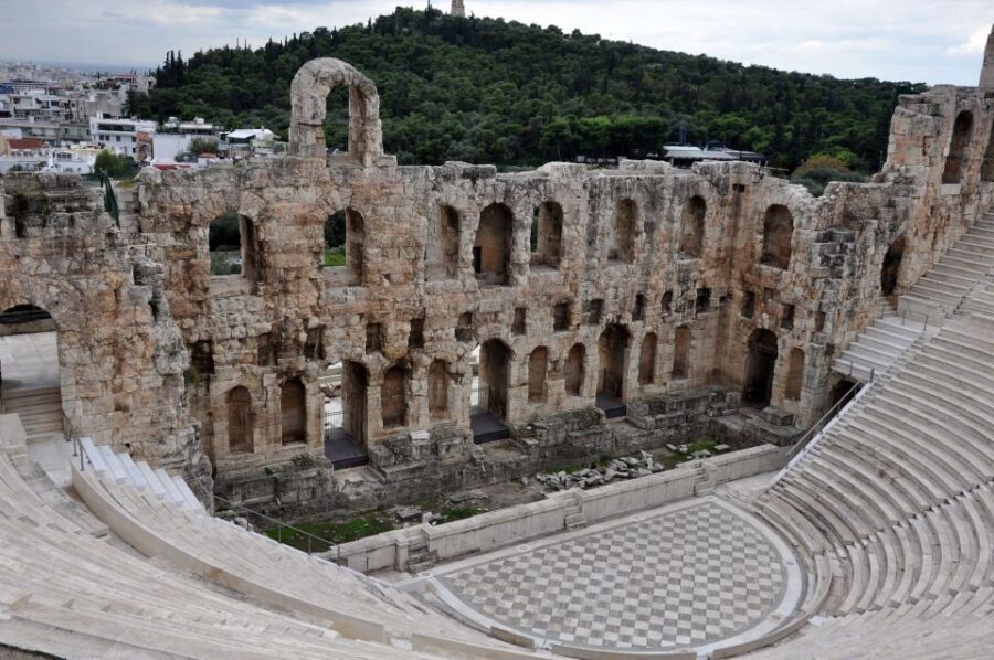 Athens: Acropolis Guided Walking Tour without Entry Ticket - Group size and the guide effect (including Juan)