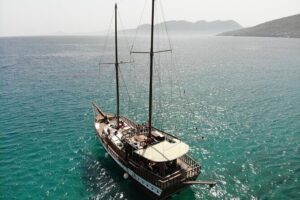 Athens: All Day Cruise to Agistri Moni Aegina with Lunch & Drinks - Agistri Stop: Market Time, Beaches, and That Bike Option
