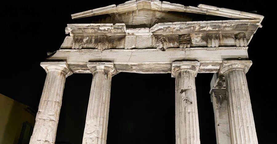 Athens: City Highlights Nighttime Walking Tour in Spanish - Meeting at the National Library of Greece, and why it matters