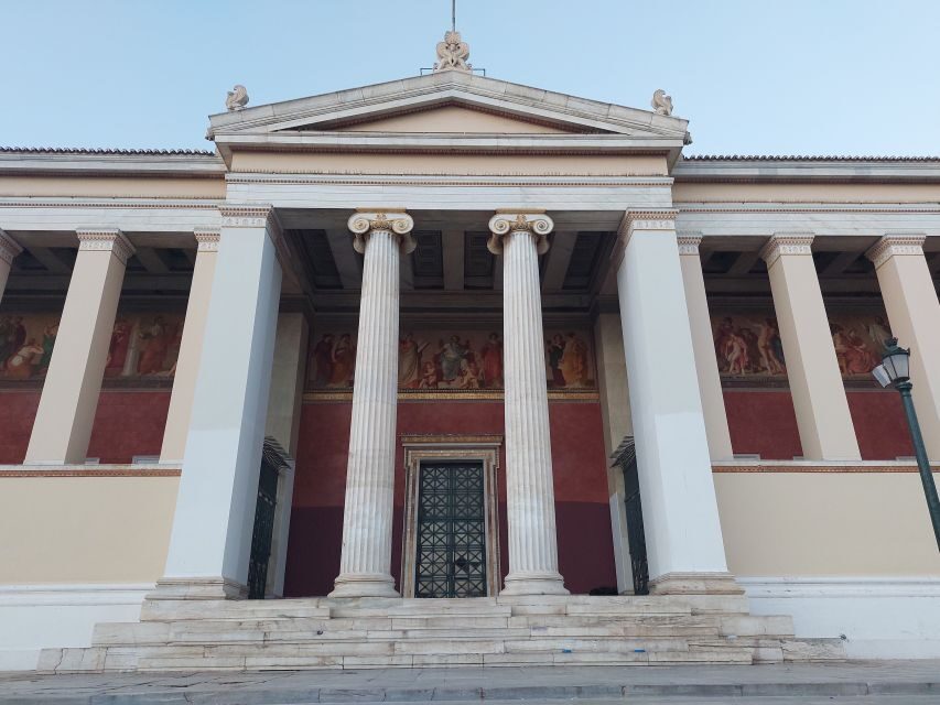 Athens: City Highlights Nighttime Walking Tour in Spanish - Syntagma Square and the Greek Parliament: Evzones in full view