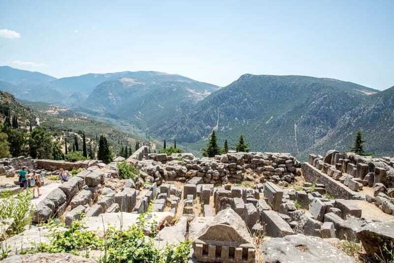 Athens: Delphi and Arachova Day Trip with Guide - Lunch time at Delphi: use the hour wisely