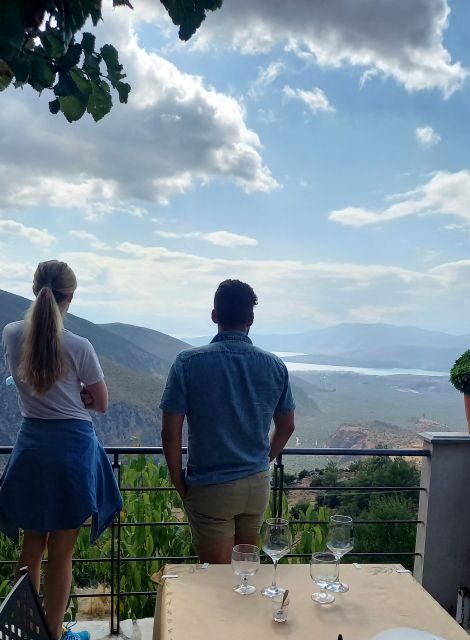 Athens: Delphi, Corycian Cave, and 300 Battlefield Day Trip - Thermopylae and the 300 Spartans monument: reading the battle from above