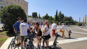 Athens: Discover the City Electric Bike Tour - Meeting up at the e-bike rental point and getting your setup right