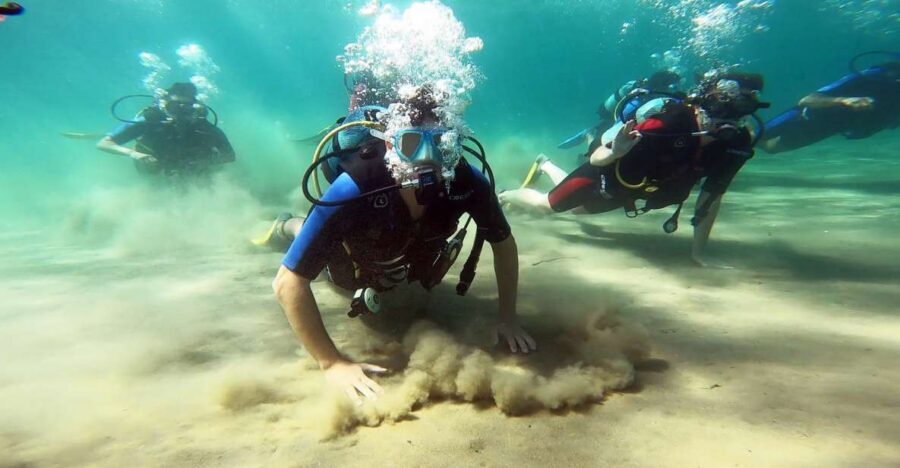 Athens East Coast: Discover Scuba Diving in Nea Makri - Nea Makri’s Schinias Bay: A Smart Choice for First Timers