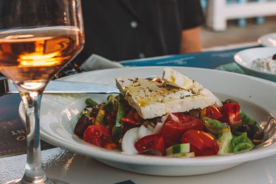 Athens: Evening Guided Walking Tour with Plaka & Dinner - Syntagma Square start: how the tour sets the tone