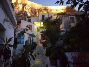 Athens: Evening Guided Walking Tour with Plaka & Dinner - The Tomb of the Unknown Soldier and the changing of the guards