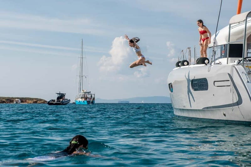 Athens: Half-Day Morning Catamaran Cruise with Meal & Drinks - The Greek Lunch and Drinks Setup: What You Actually Get