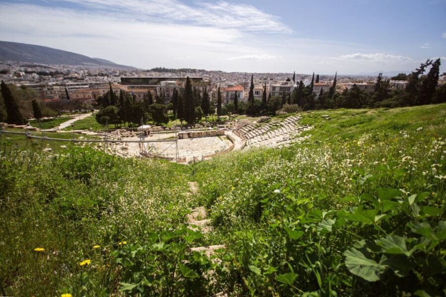 Athens: Highlights and Acropolis Guided Tour - The ascent to the Acropolis: from key monuments to skyline views