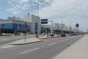 Athens Hotels to Athens Airport Private Departure Transfer - Choosing the right Mercedes: sedans for 1–2, mini-vans for 3–7