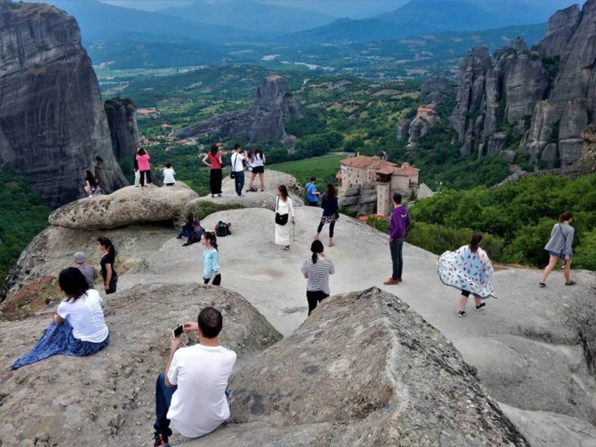 Athens: Meteora Monasteries Day Trip with Caves and Lunch - Photo stops and viewpoints: how the tour keeps the views flowing