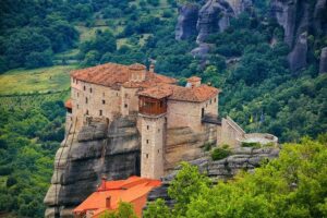 Athens: Meteora Monasteries, Hermit Caves Tour with Pickup - Getting There: Early Departure, Hotel Pickup, and Sea-Brunch Timing