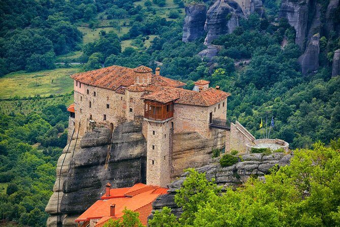 Athens: Meteora Monasteries, Hermit Caves Tour with Pickup - Getting There: Early Departure, Hotel Pickup, and Sea-Brunch Timing