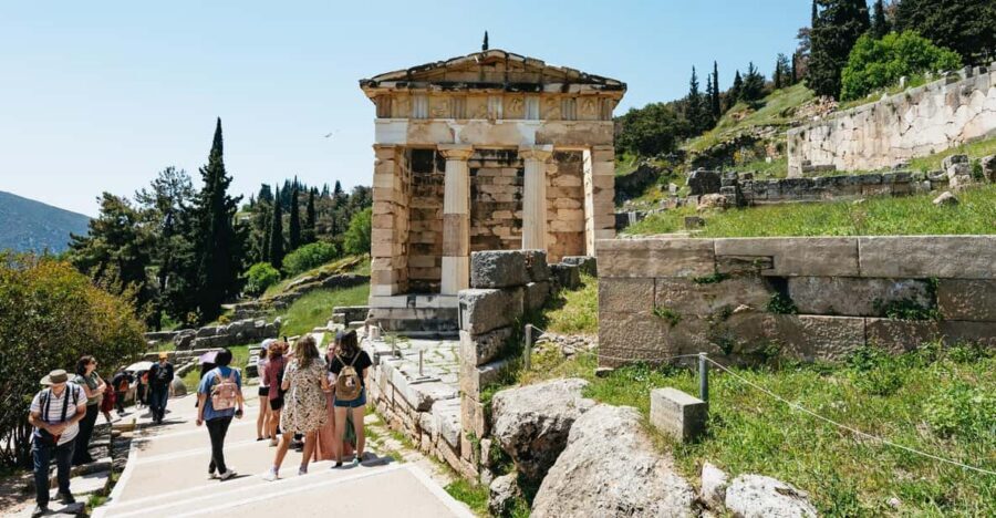 Athens: Mythology of Delphi, Museum and Arachova Guided Tour - Arachova village lunch: comfort, shops, and mountain-town character