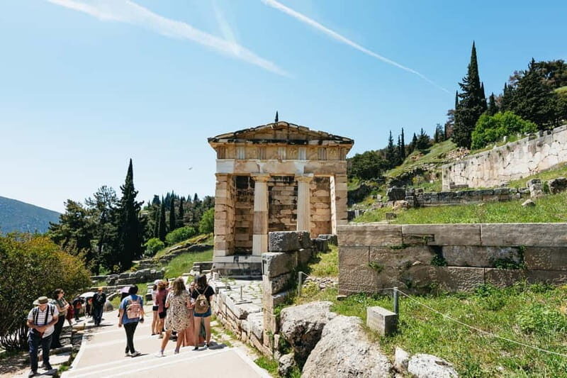 Athens: Mythology of Delphi, Museum and Arachova Guided Tour - Riding out with headsets, Wi‑Fi, and a guided storyline