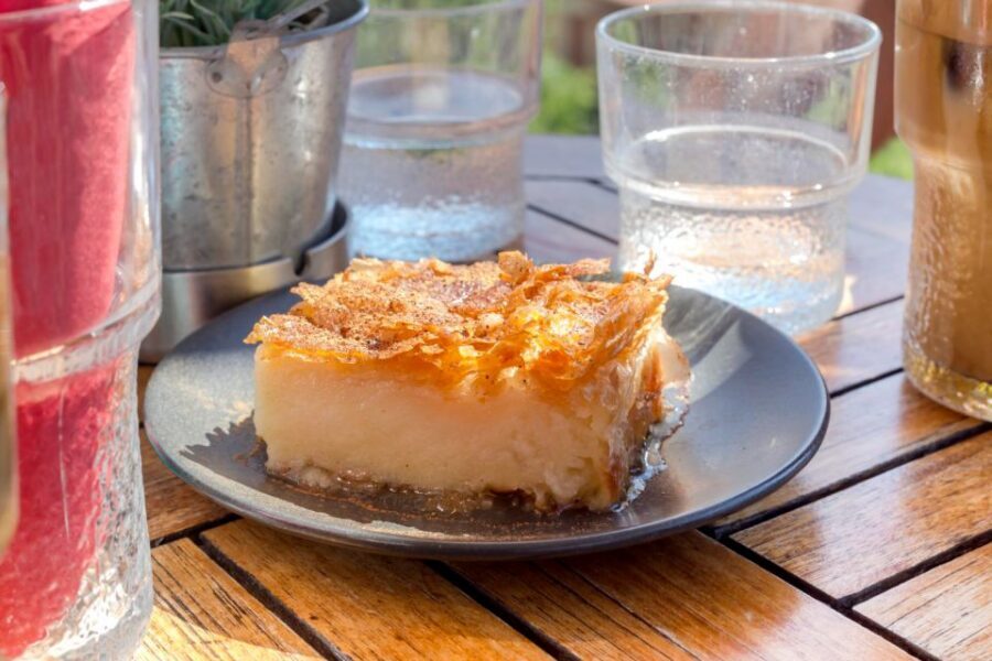 Athens: Street Food Tasting Tour - The Shopping District Walk and the Boat-Shaped Pizza Stop