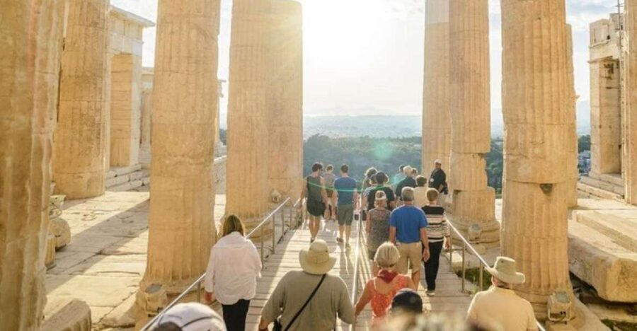Athens: The Acropolis Walking Group Tour with a French Guide - Why an Acropolis evening walk beats the midday crush