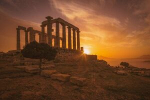Cape Sounion and Temple of Poseidon Half-Day Small-Group Tour from Athens - Lake Vouliagmeni: a volcanic lake photo stop in 15 minutes
