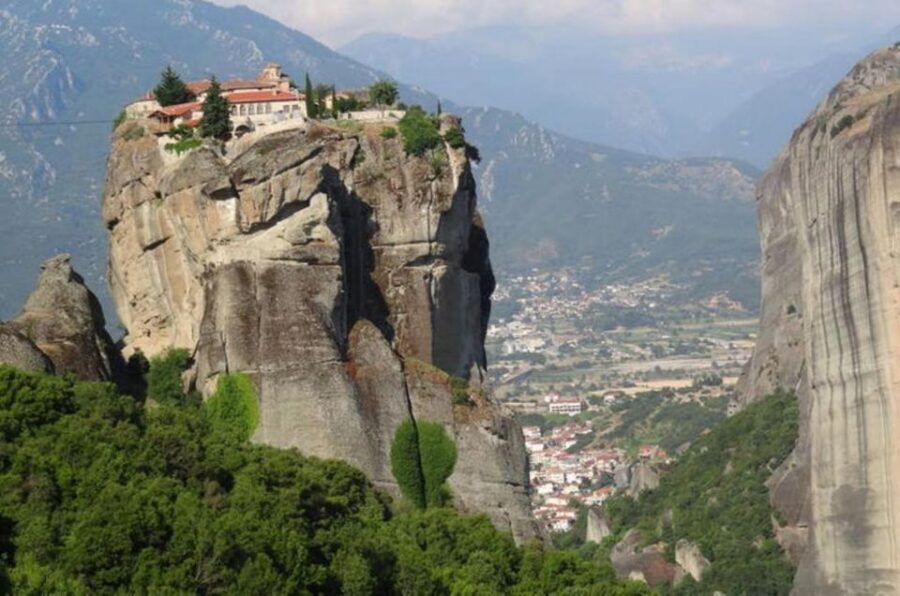Delphi and Meteora: 2-Day Bus Tour from Athens - Guides: why small differences can change your whole day