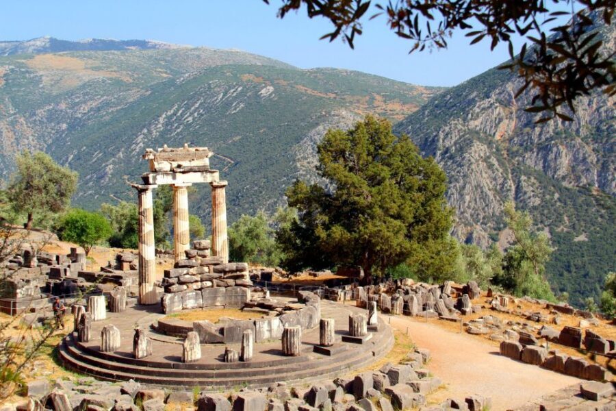 Delphi: Archaeological Site & Museum Ticket with Audio Tour - Entering Delphi: Fast Gate, Self-Paced Ruins