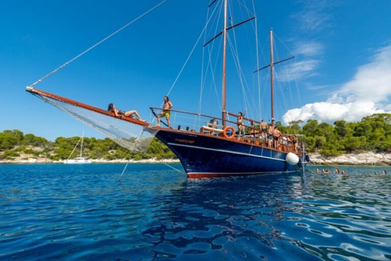 From Athens: Aegina, Agistri and Metopi Day Cruise w/ Lunch - Getting started at Marina Zeas: breakfast, briefing, and sea air