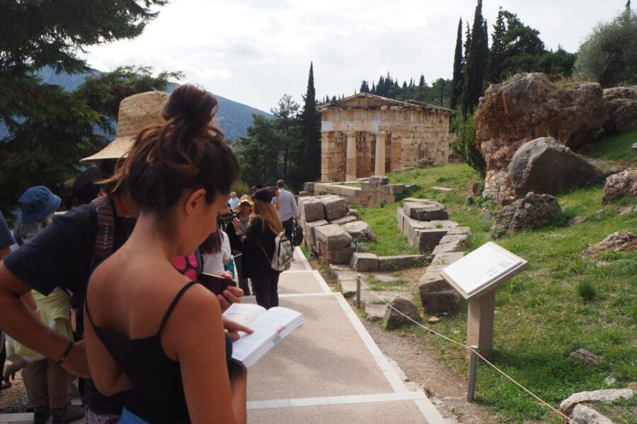 From Athens: Day Tour to Delphi - The drive through Boeotia: Thebes and the story behind the route