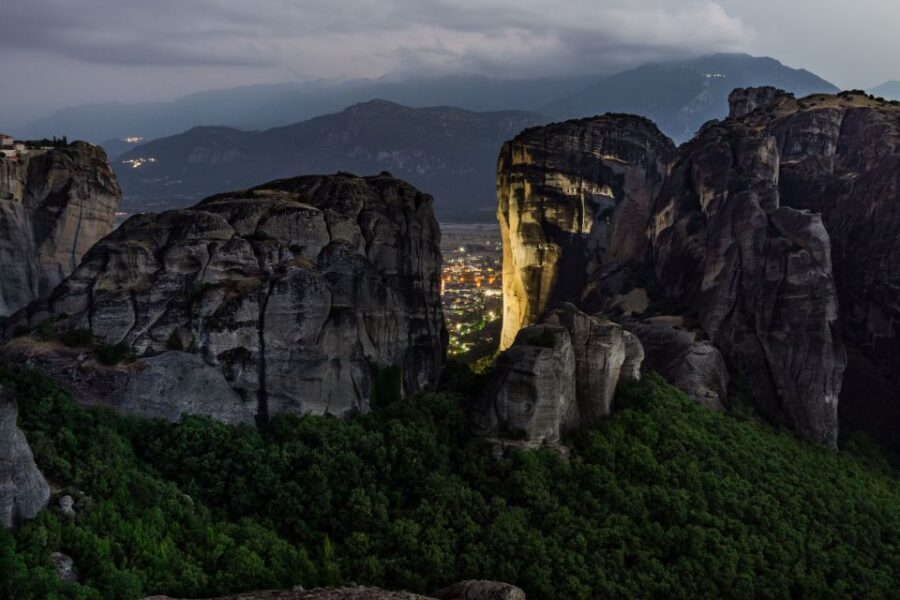 From Athens: Delphi and Meteora 2-Day Tour with Hotel - Delphi: From Apollo’s temple to the Oracle of Pythia