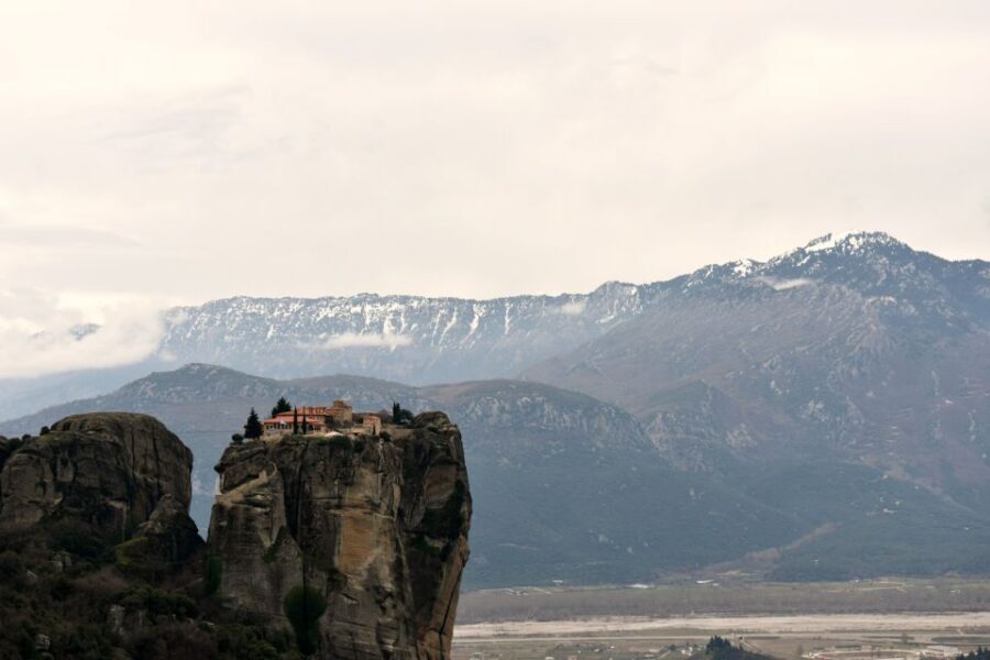 From Athens: Delphi and Meteora 2-Day Tour with Hotel - Leonidas at Thermopylae and the long ride back