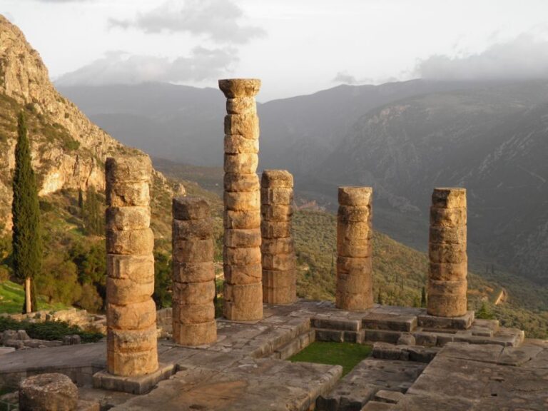 From Athens: Delphi and Meteora 2-Day Tour with Hotel - Meteora: Monasteries perched above the valley
