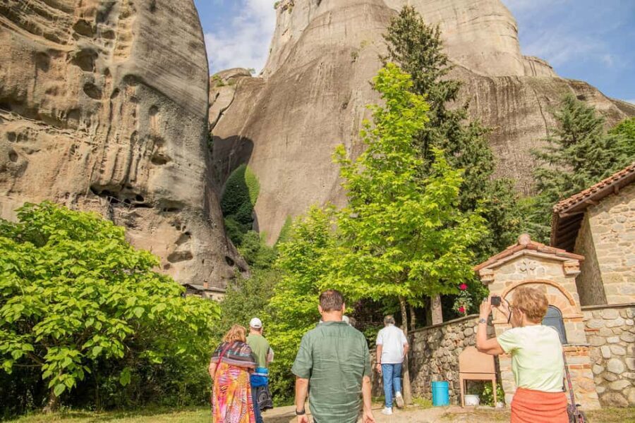 From Athens: Meteora Monasteries and Hermit Caves Tour - First stop in Kastraki: lunch, quick walks, and your first real sense of scale