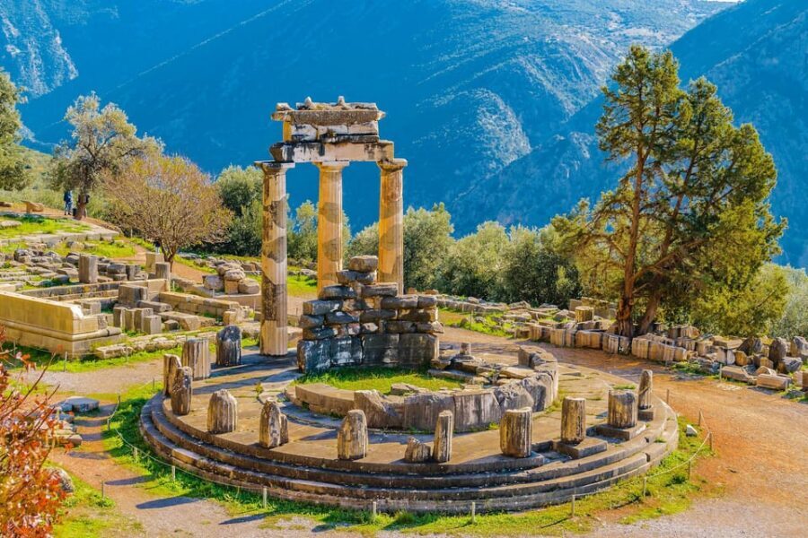 From Athens: Private Delphi and Thermopylae Guided Day Trip - Thermopylae: Leonidas, the Gates of Fire, and the Museum Experience