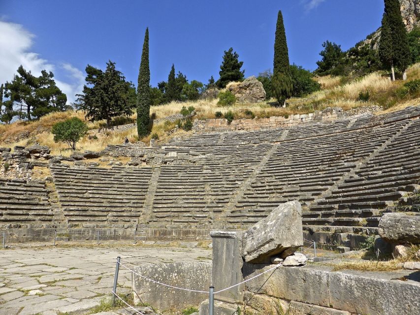 From Athens: Private Delphi and Thermopylae Guided Day Trip - Lunch at To Patriko Mas Area: Views, Caldera Feel, and a Real Break