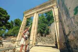 From Athens: Small-Group Mycenae, Epidaurus & Nafplio Trip - Nafplio at street level: lunch freedom and hilltop views