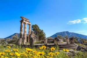 Historical Delphi One Day Tour with Arachova Stop & Expert Guide - The Route First: Thebes Valleys, Cotton Fields, and Levadia Carpets
