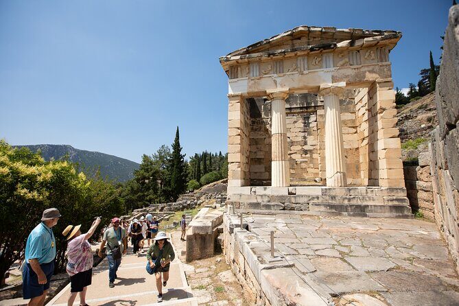Historical Delphi One Day Tour with Arachova Stop & Expert Guide - Arachova Village Break: Views, Stone Streets, and Optional Lunch