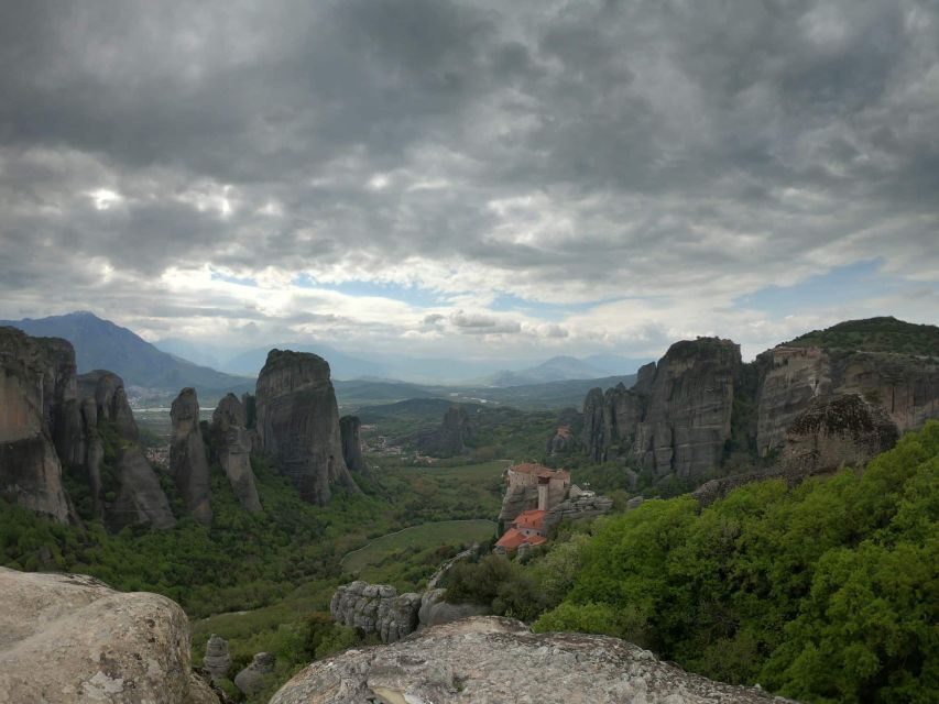 Kalabaka: Meteora Monasteries Minibus Tour with Photo Stops - Accessibility and mobility notes you should take seriously
