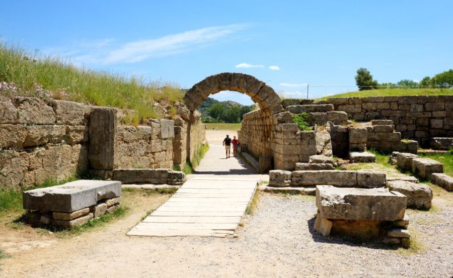 Katakolo Port: Transfer to Ancient Olympia and VR Audio Tour - Walking through Ancient Olympia’s big hits in about three hours