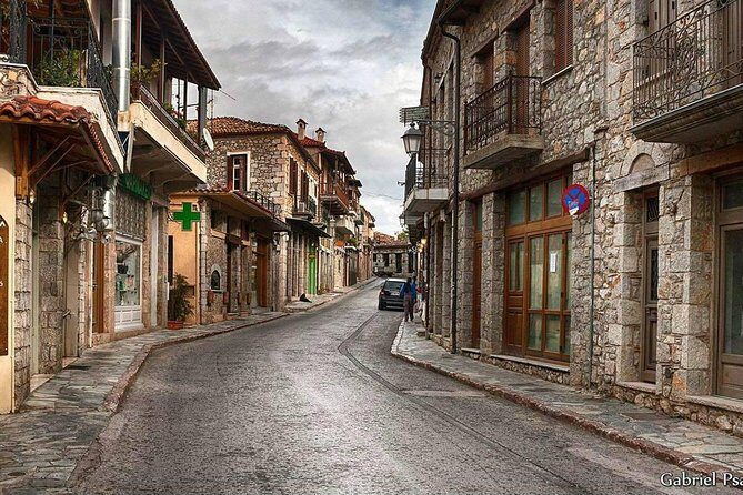 Mercedes Private Tour to Delphi and Arachova - Mercedes comfort, Wi‑Fi, and the role of your driver