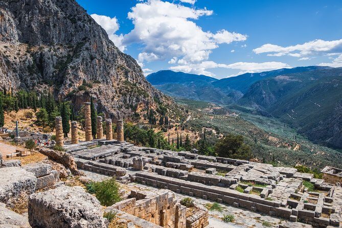 Mercedes Private Tour to Delphi and Arachova - Getting picked up in Athens without the headache