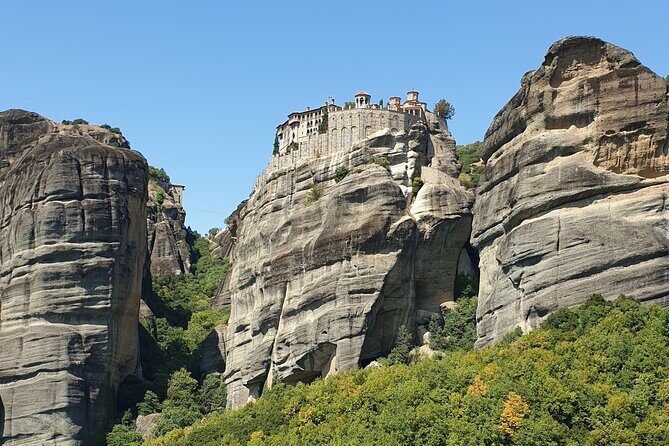 Meteora All Day Tour From Athens - Kastraki after the rocks: lunch and shopping at street level