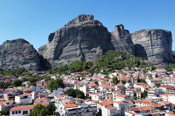 Meteora Day Trip with central Pick up & optional Lunch - How the guide experience feels during the day