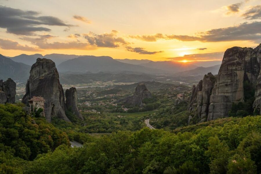 Meteora Evening Tour with Breathtaking Sunset View - Getting there from Kalambaka and Kastraki without the headache