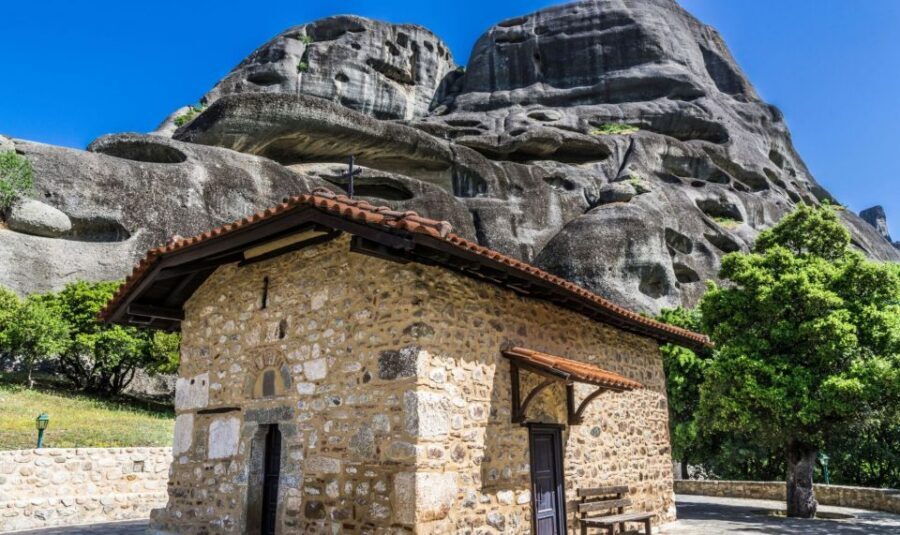 Meteora: Morning Half Day Sightseeing and Monasteries Tour - Four Hours in Meteora: Why the Morning Format Works