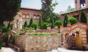 Meteora: Morning Half Day Sightseeing and Monasteries Tour - Pickup and Transport from Kalabaka or Kastraki