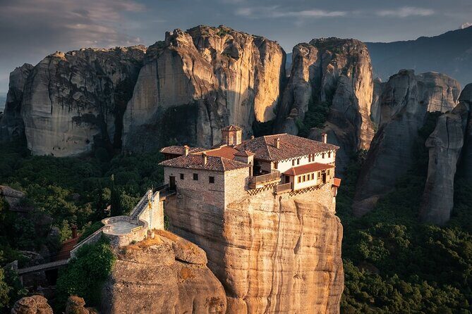 Meteora: Panoramic Morning Small Group Tour with Local Guide - Pickup in Kalabaka or Kastraki, then straight into the Meteora world