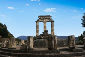 Premium Delphi Day Trip with an Expert Guide, Museum & Lunch - Delphi Museum: Antinoos, the Bronze Charioteer, and Crowd Reality