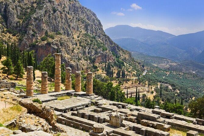 Thermopylae The battle of the 300 Spartans & Delphi Day Tour - Delphi Archaeological Museum: when objects help, and when you might skip